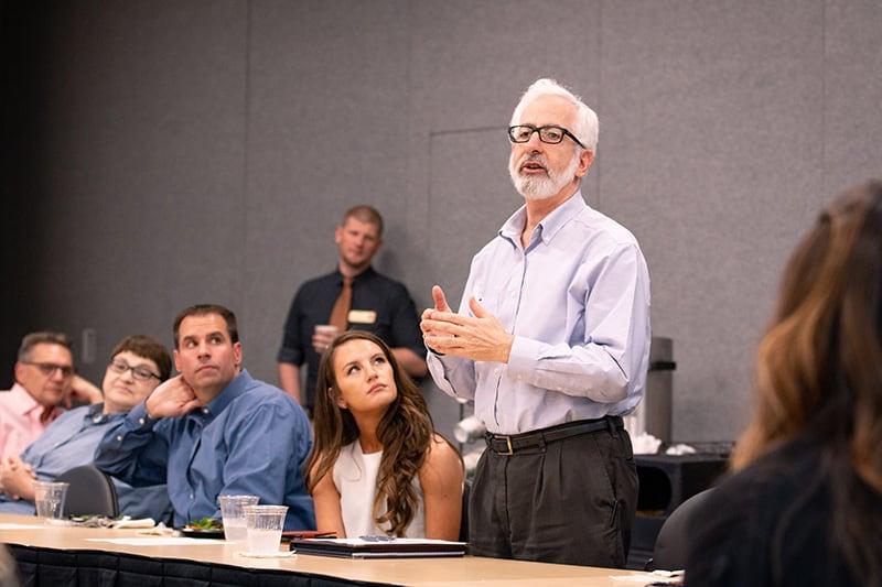 A 教师 member presents at a CCBP meeting